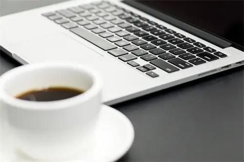 女生旅游酷飒穿搭